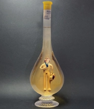 Ozdobná láhev - v ní figurka Lékař